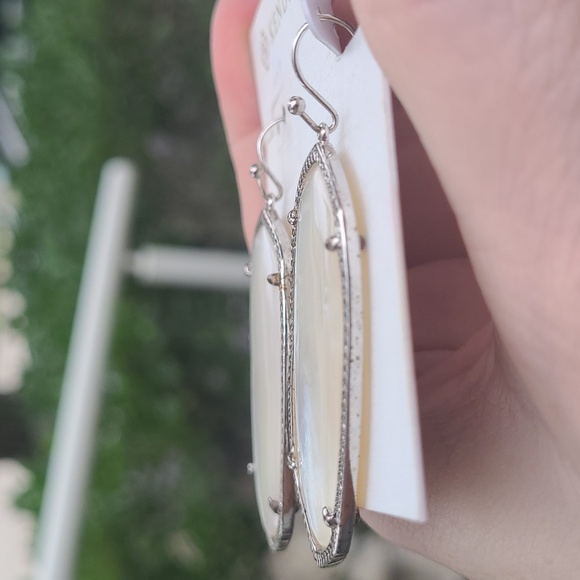 Kendra Scott Danielle Ivory Mother of Pearl in rhodium drop statement earrings ! - Picture 4 of 9